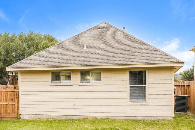 Building Photo - 5200 Rockwood Dr