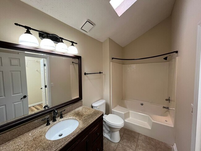 Building Photo - Hidden Gem in Holiday Park Subdivision!