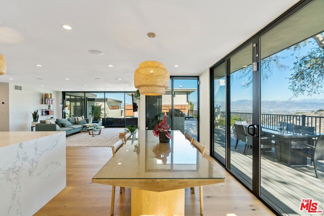 Building Photo - 3632 Beverly Ridge Dr