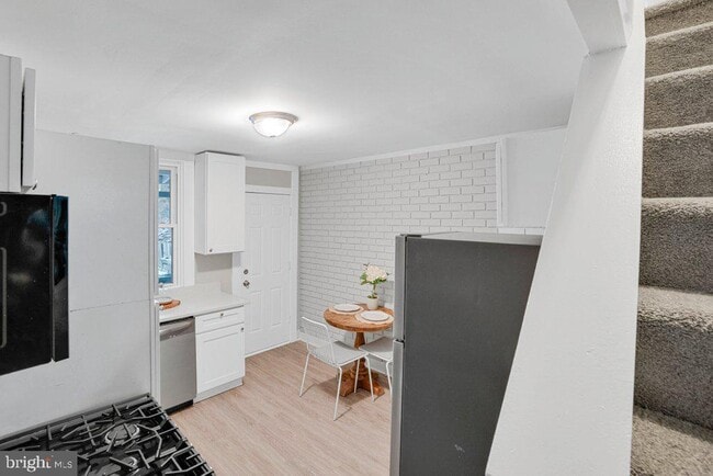 Building Photo - 3321 Elm Ave