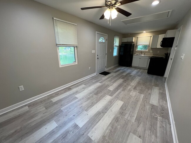 Building Photo - MOVE-IN READY!