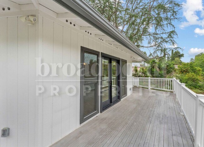 Building Photo - 2113 Sleepy Hollow Rd