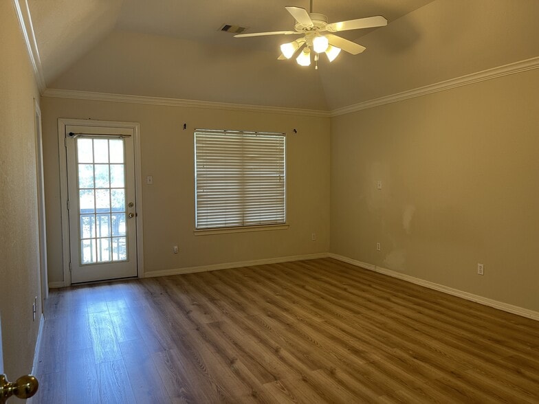 Building Photo - 6410 E Linpar Ct