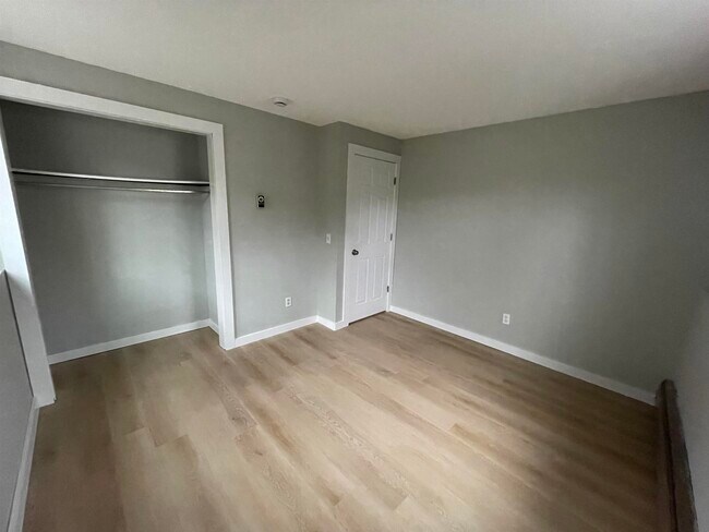 Building Photo - 15 Kingsley Ct