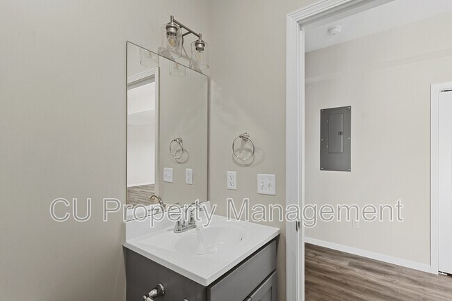 Building Photo - 1316 S Smith Rd