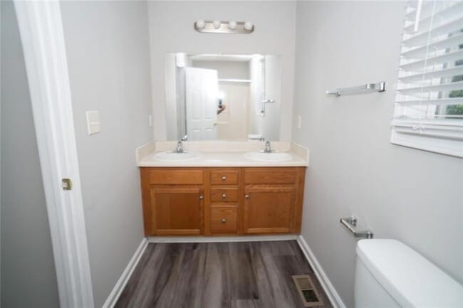 Building Photo - 52 Fieldstone Ct