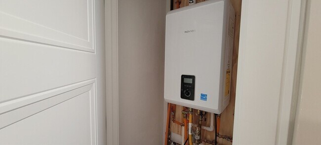 Building Photo - 425 Lagrange St