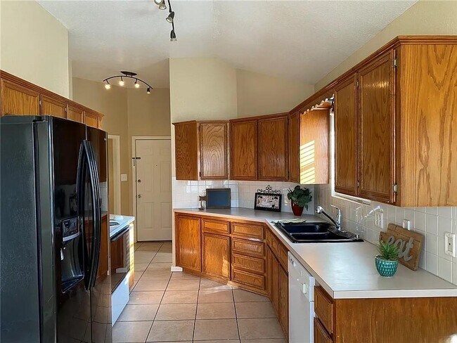 Building Photo - 1510 Zinfandel Dr