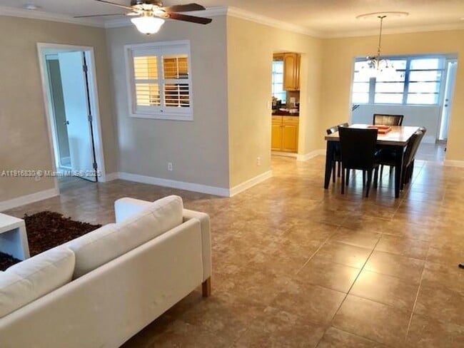 Building Photo - 216 SE 5th St