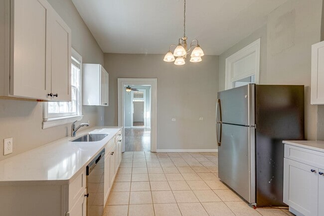 Building Photo - Charming 4-Bed Home Minutes from Downtown ...
