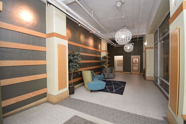 Building Photo - 163 W 200 S