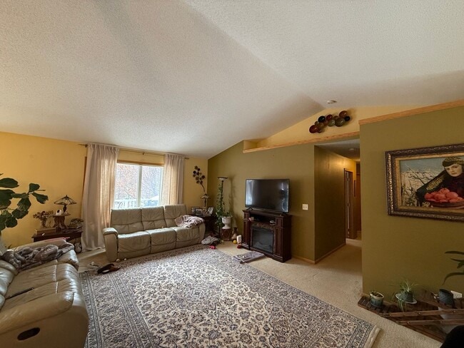 Building Photo - Spacious 5 Bedroom Home in Andover | Finished Walkout | 3-Car Garage