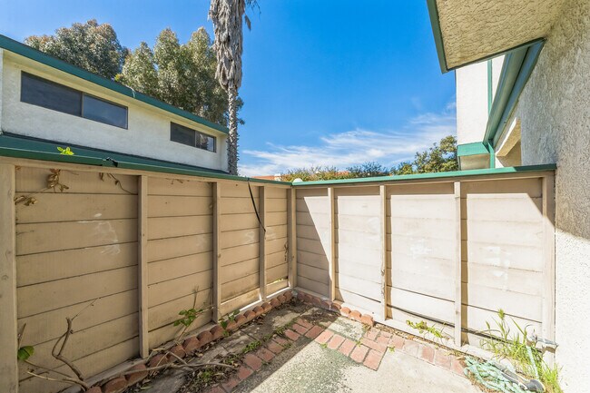 Primary Photo - 23548 Newhall Ave