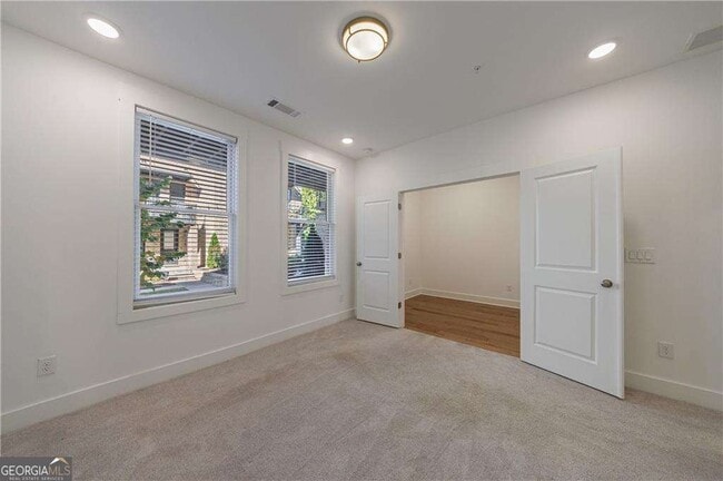 Building Photo - 1032 Robert Smalls Wy