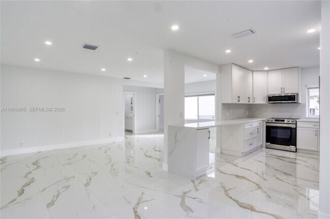 Building Photo - 3305 SW 2nd St