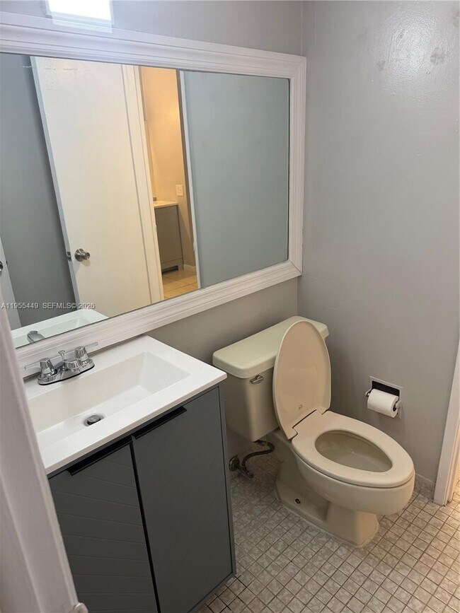 Building Photo - 250 W Park Dr