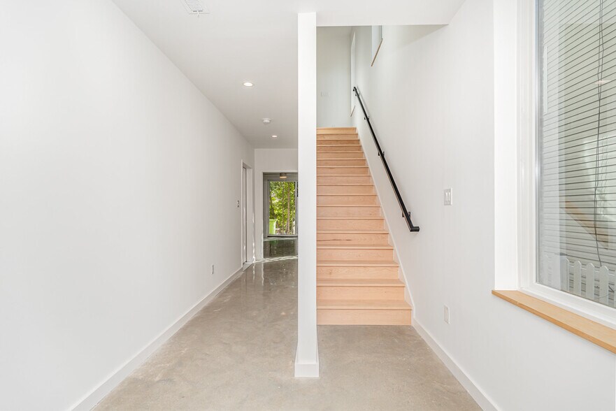 Building Photo - 515 W Lenoir St