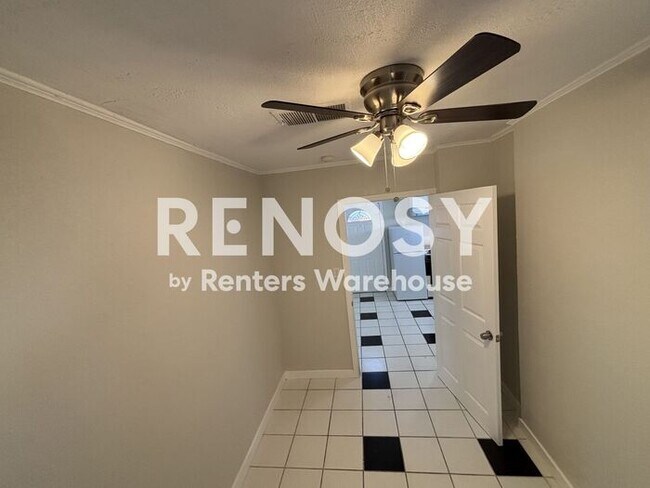 Building Photo - Modern, Solar Energy, 2-Bedroom detached Casita!