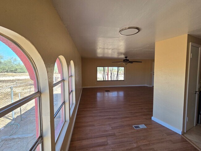 Building Photo - Queen Creek 3 bed / 2 bath on just under 5 Acres! No HOA!