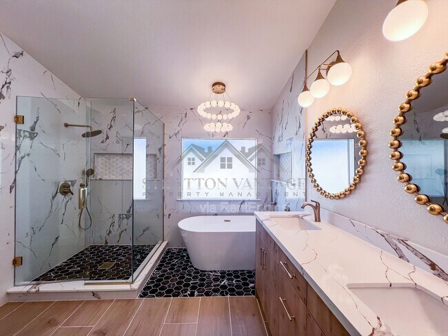 Building Photo - 1966 E Belmont Dr