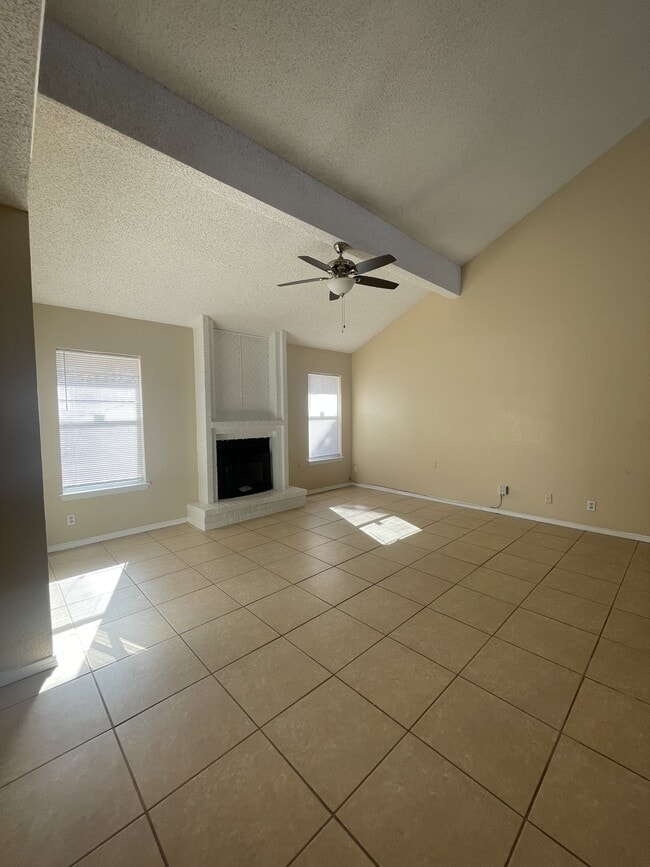 Building Photo - 13928 Pete La Rue Cir