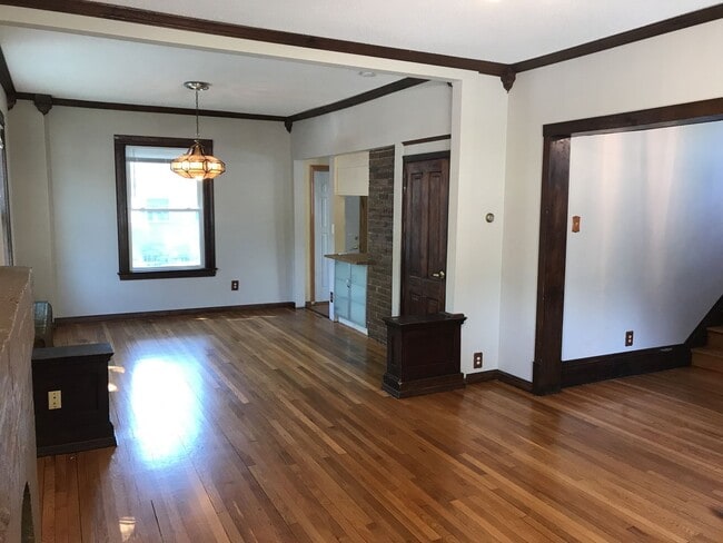 Building Photo - DO NOT MISS! Four-Bedroom Single Family Ho...
