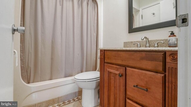 Building Photo - 26 Queen Anne Way