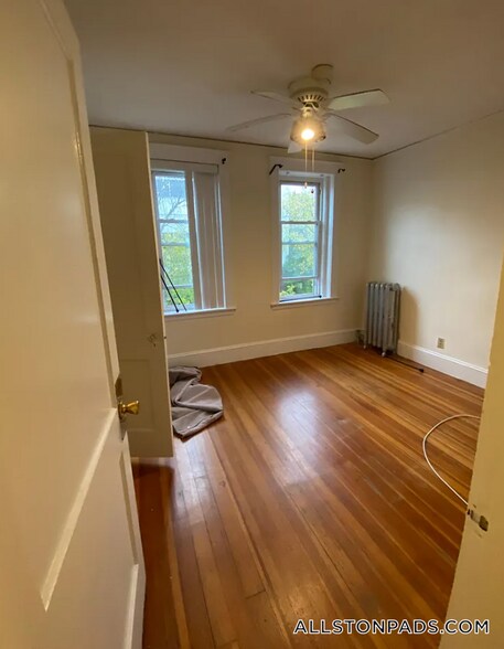 Building Photo - 11 Barrows St