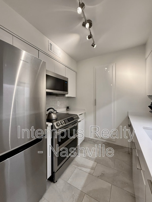 Building Photo - 420 Walton Ln