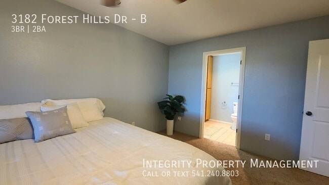 Building Photo - 3182 Forest Hills Dr