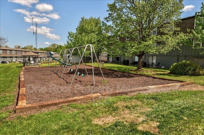 Building Photo - 701 Linwood Dr