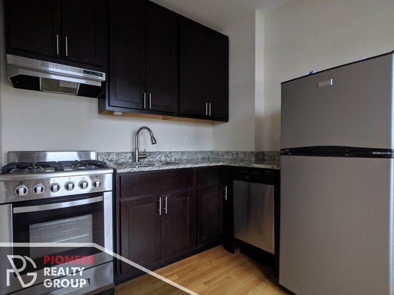 Building Photo - 618 W Patterson Ave