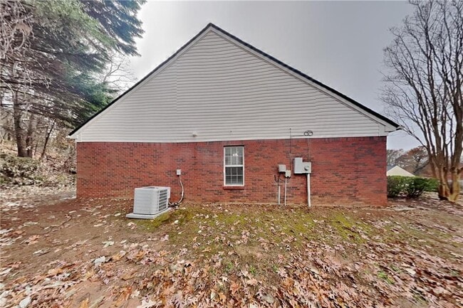 Building Photo - 775 James Ridge Dr