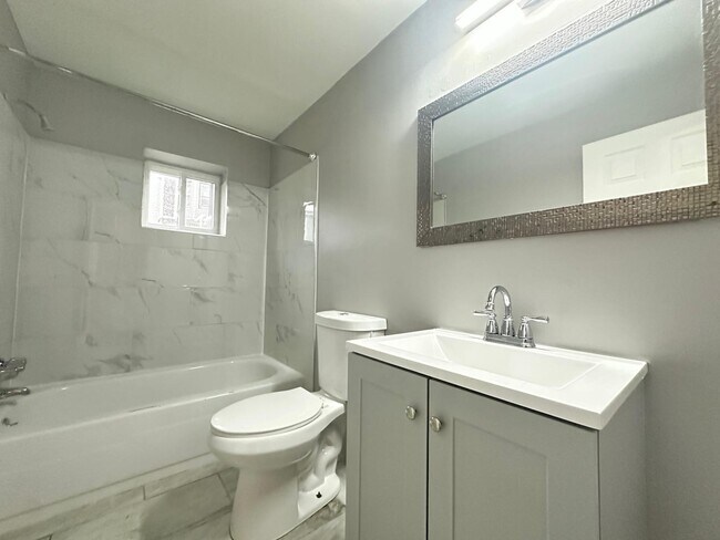 Building Photo - 308 Main St