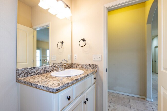 Building Photo - Beautiful 3 Bedroom, 2.5 Bath Home in Jenks