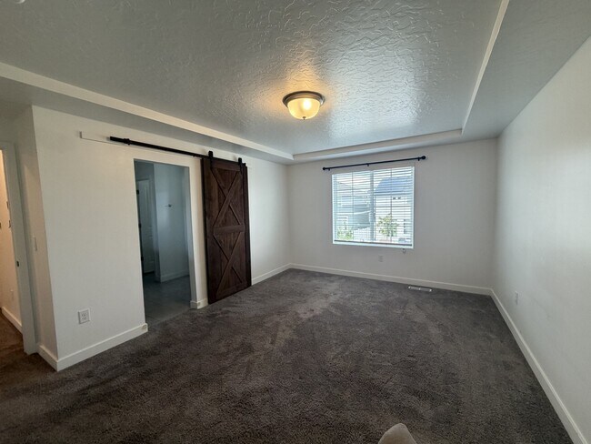 Building Photo - 4090 W Red Clover Dr