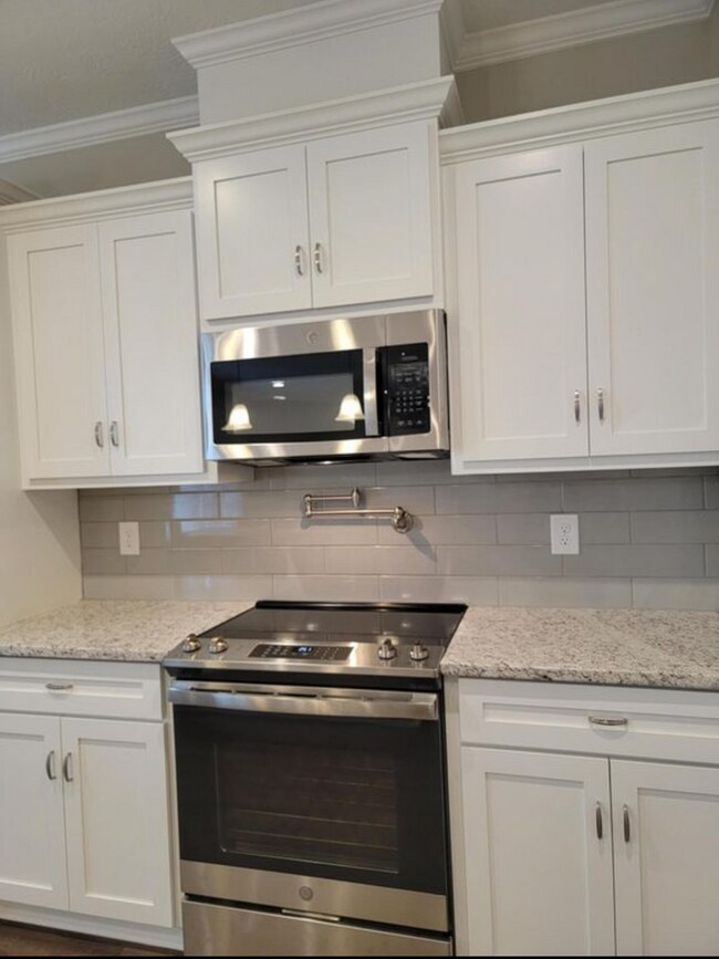 Building Photo - Beautiful Home 4 bedroom 3 bath