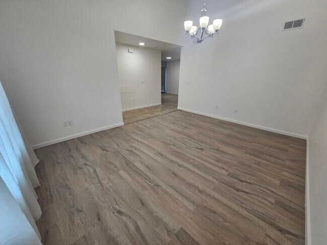 Building Photo - 2253 Hamlin Dr