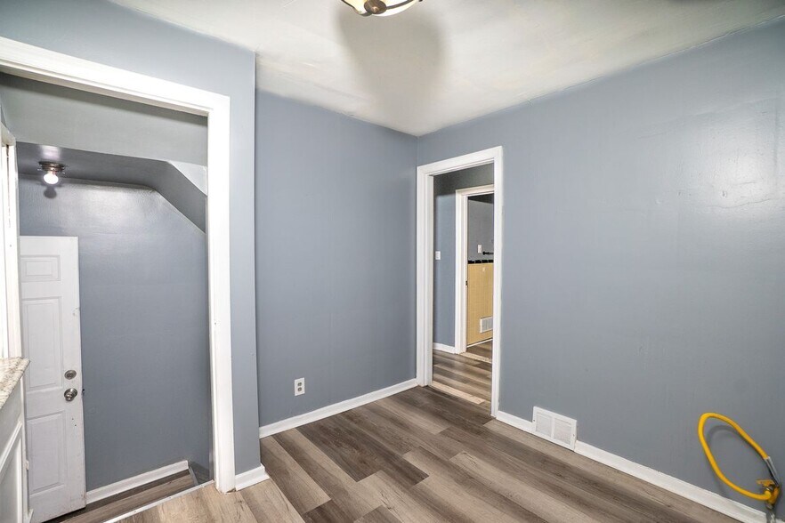 Building Photo - 5942 Radnor St