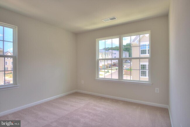 Building Photo - 2506 EMBER Ln