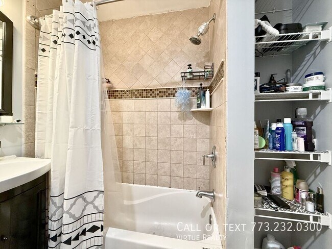 Building Photo - 5791 N Ridge Ave