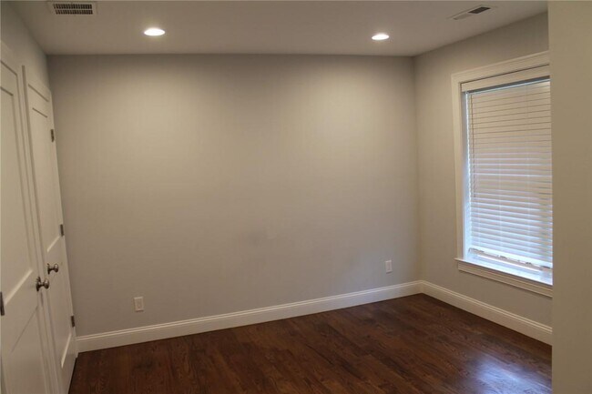 Building Photo - 880 Willard Ave