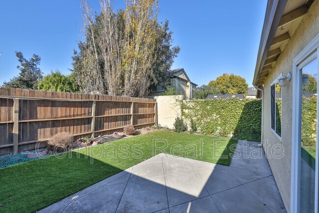 Building Photo - 31101 Fredi St