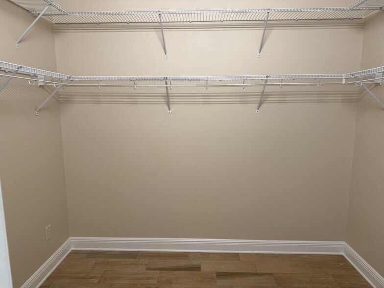 Building Photo - 7530 Colbury Ave