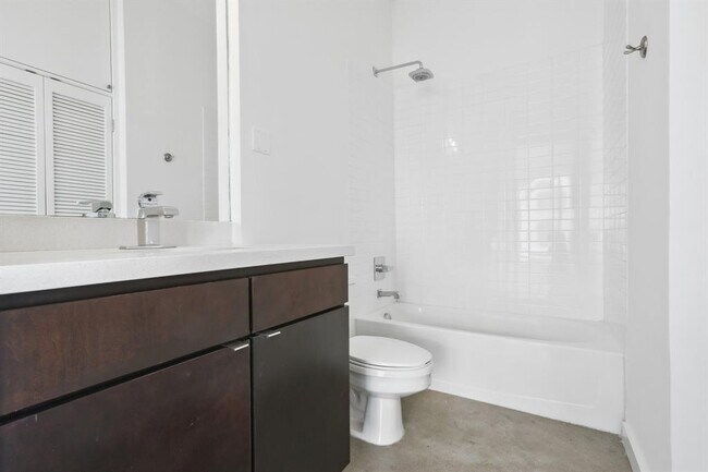 Building Photo - 507 Sabine St