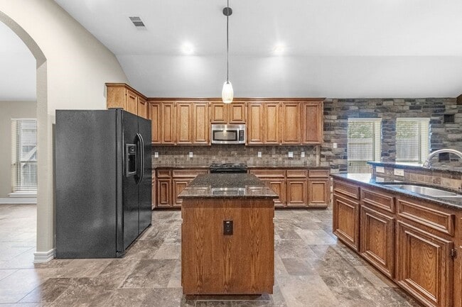 Building Photo - 27723 Amy Willow Ln