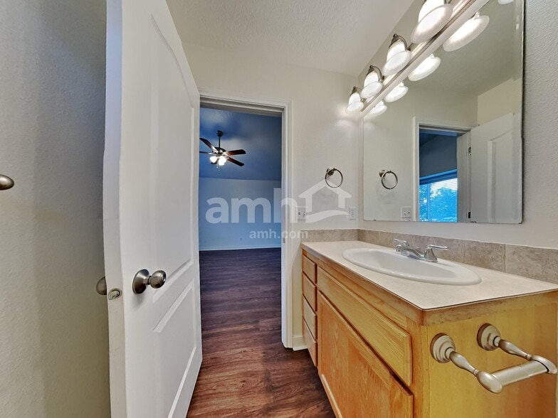 Building Photo - 1315 W Verbena Dr