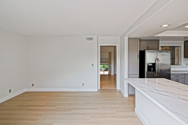 Building Photo - PRIME POOLFRONT LOCATION & CLOSE TO MAIN GATE! BRIGHT & SPACIOUS, END-UNIT POOLFRONT TOWNHOUSE W/...
