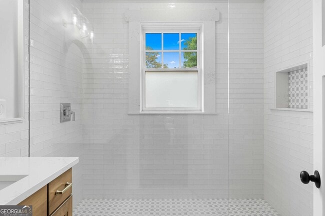 Building Photo - 795 St Charles Ave NE