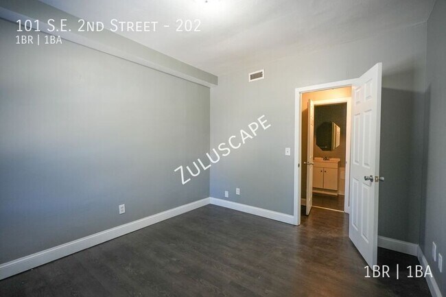 Building Photo - 101 SE 2nd St